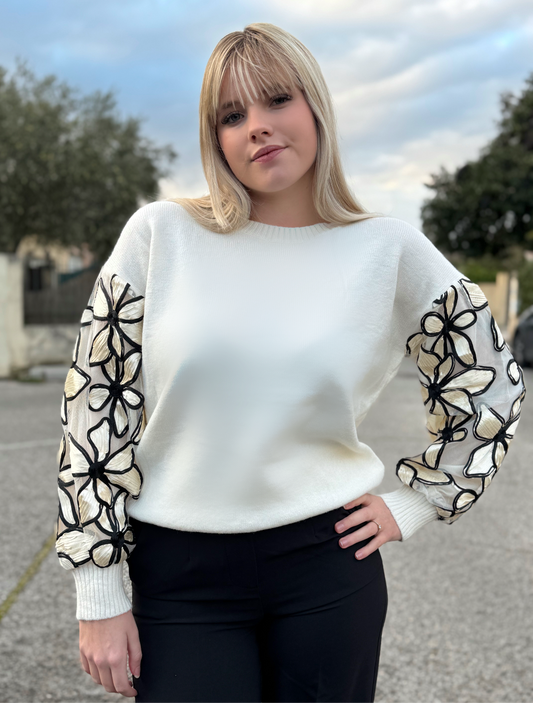 Pull manche à fleur